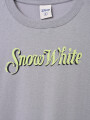 REMERA SNOW WHITE AND THE SEVEN GRIS CLARO