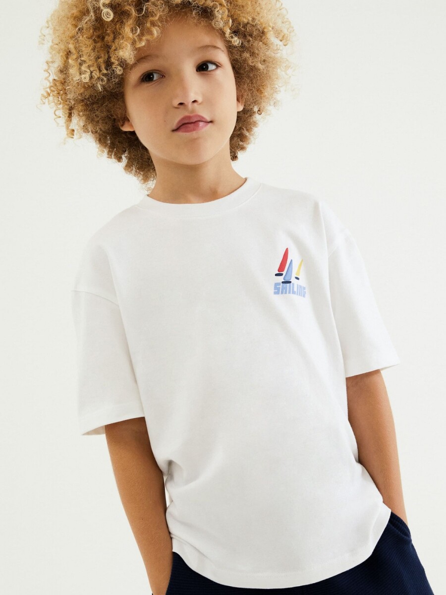 CAMISETA INFANTIL OVERSIZED CON ESTAMPA - BLANCO 