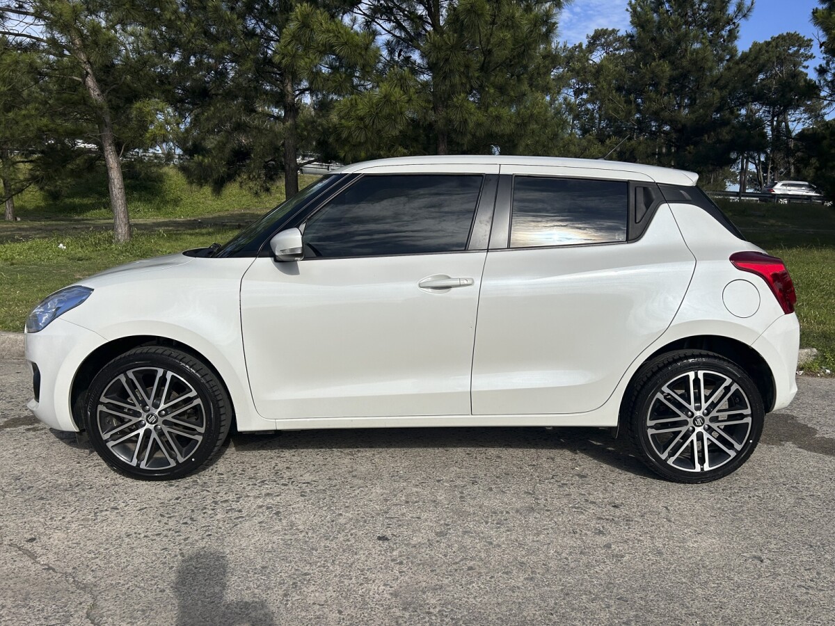 Suzuki Swift GL 2024 EXCELENTE ESTADO! | Permuta / Financia Suzuki Swift GL 2024 EXCELENTE ESTADO! | Permuta / Financia