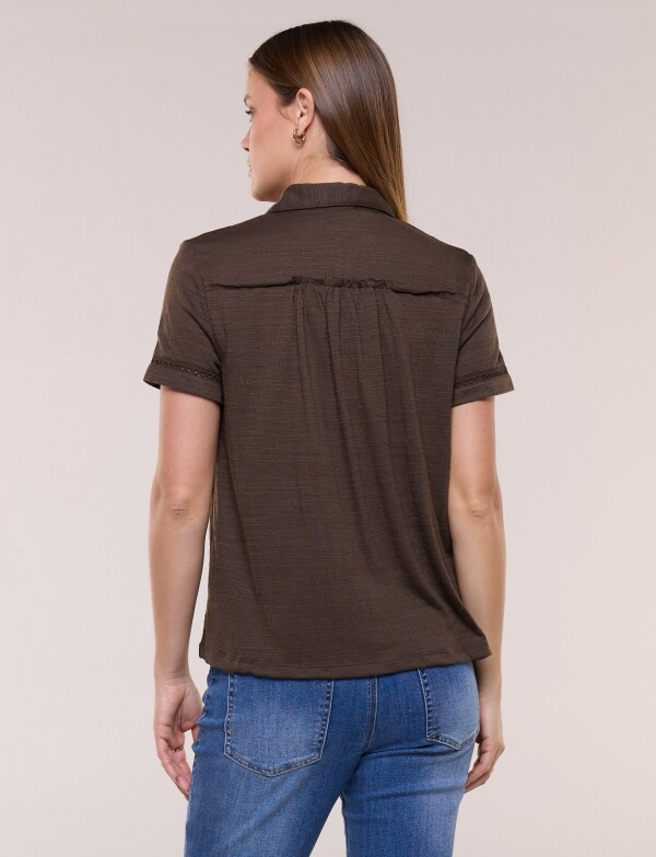 Camisa Con Alforzas Y Puntilla MARRON