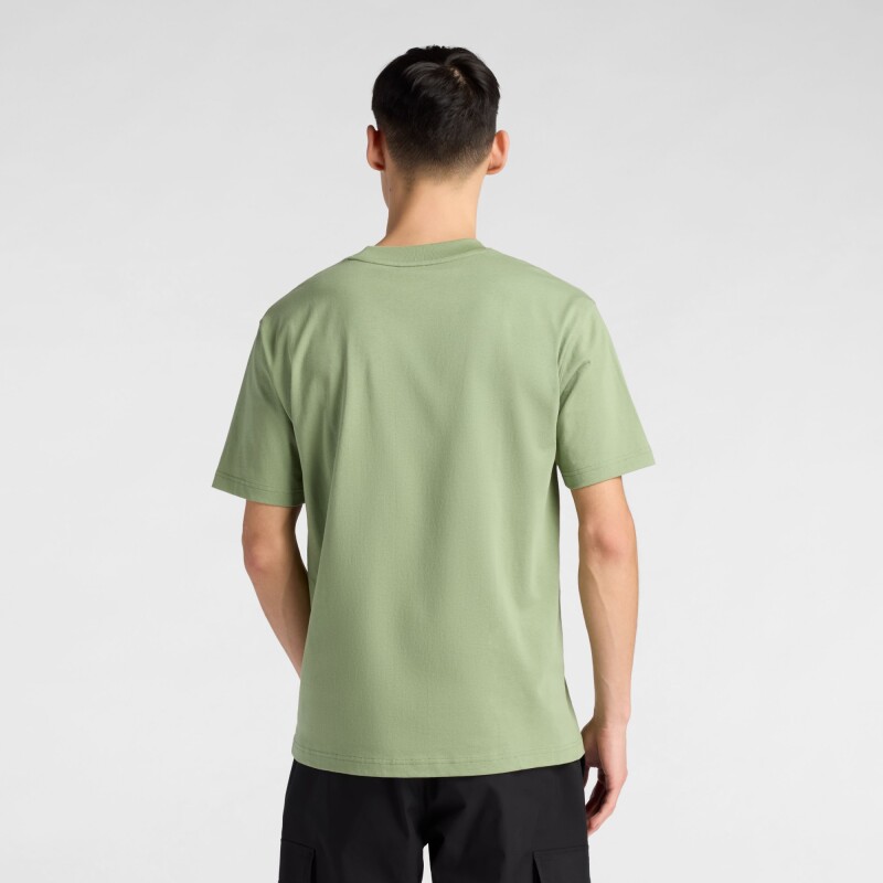 Remera New Balance de Hombre - Athletics - MT41533AAR GREEN OLIVE