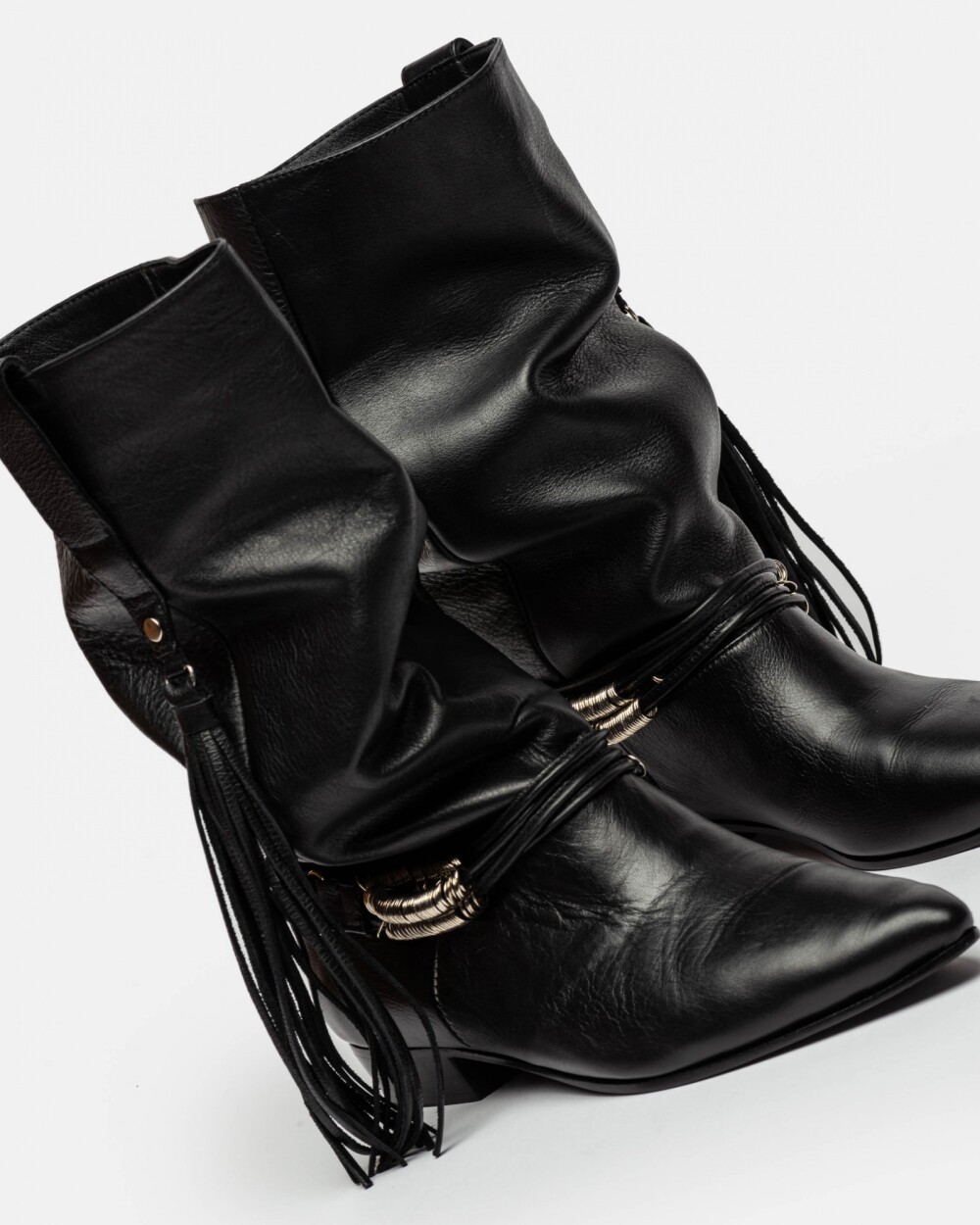 Bota Caña Media Amazonia En Cuero Liso Negro