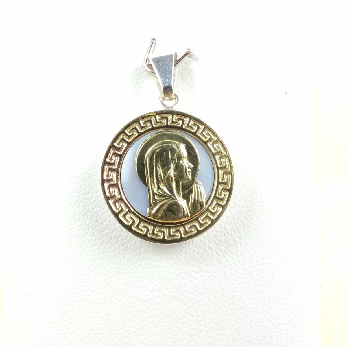 Medalla de plata 925, double de oro 18k y nácar. Virgen niña. 