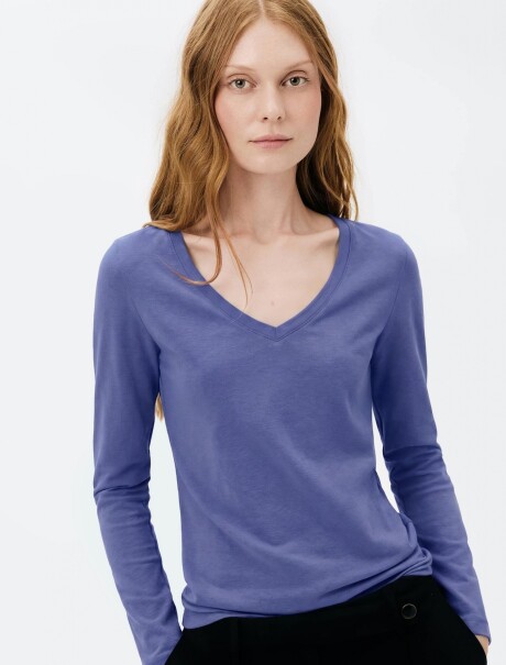CAMISETA BÁSICA CON ELASTANO VIOLETA