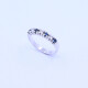 Anillo medio sin fin oro 18k blanco con zafiros y brillantes. Anillo medio sin fin oro 18k blanco con zafiros y brillantes.