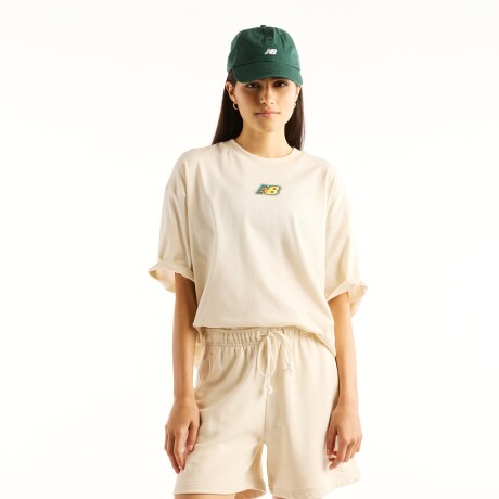 Remera New Balance de Dama - Sticker Pack - WT62P2R0LIN BEIGE