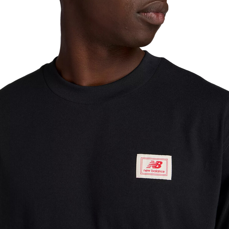 Remera New Balance Woven Label - Negro Remera New Balance Woven Label - Negro