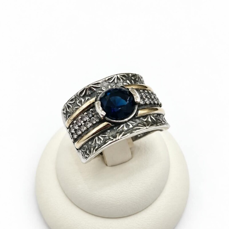 Anillo con zirconia azul Anillo con zirconia azul