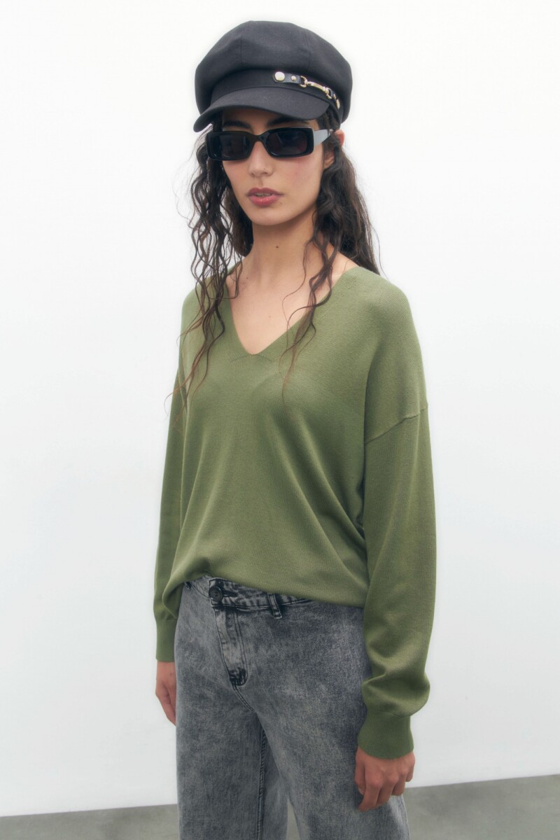 Sweater escote V verde oliva