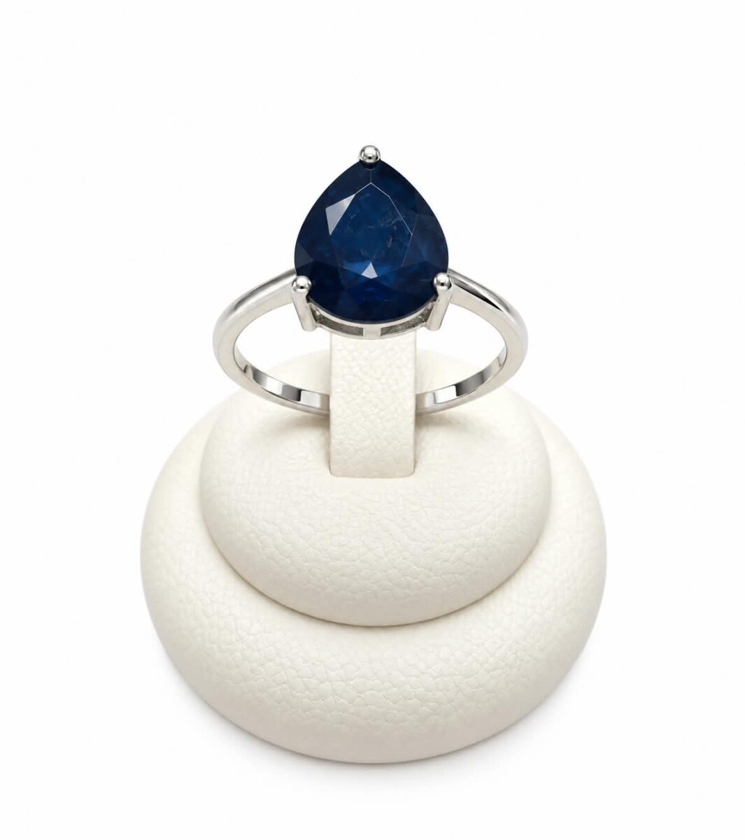 Anillo con Zafiro en forma de gota 