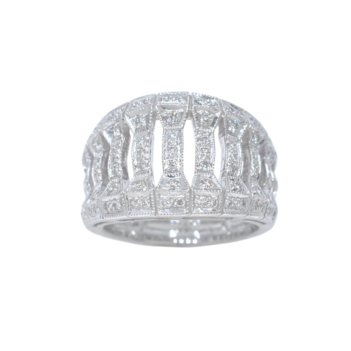 Anillo en oro 18k blanco, calado, con brillantes 