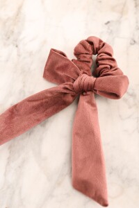 Velvet Scrunchie Moña Caramelo