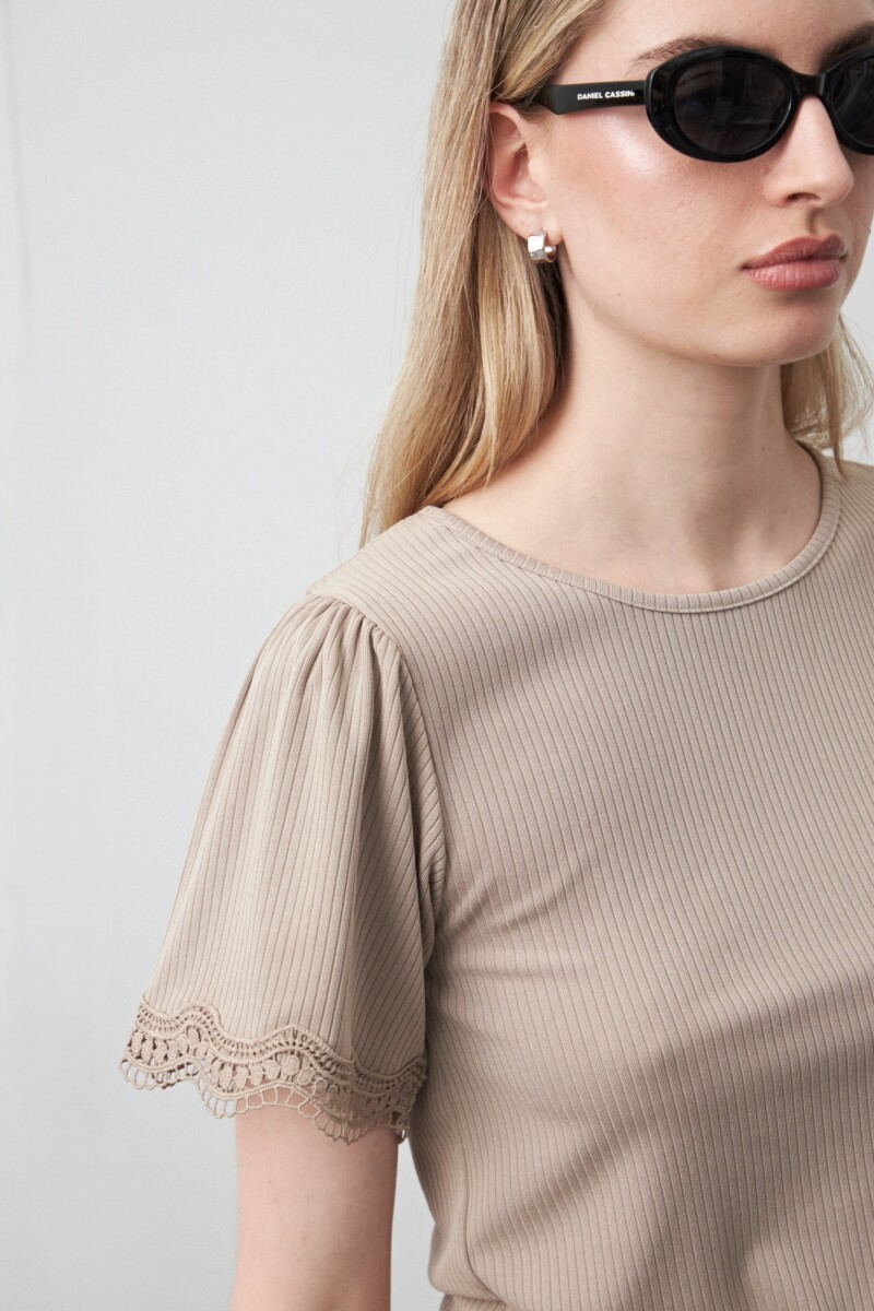 REMERA IWAKI Tostado