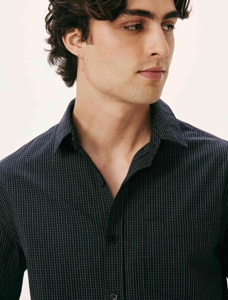 CAMISA MODELO SLIM A CUADRILLÉ NEGRO