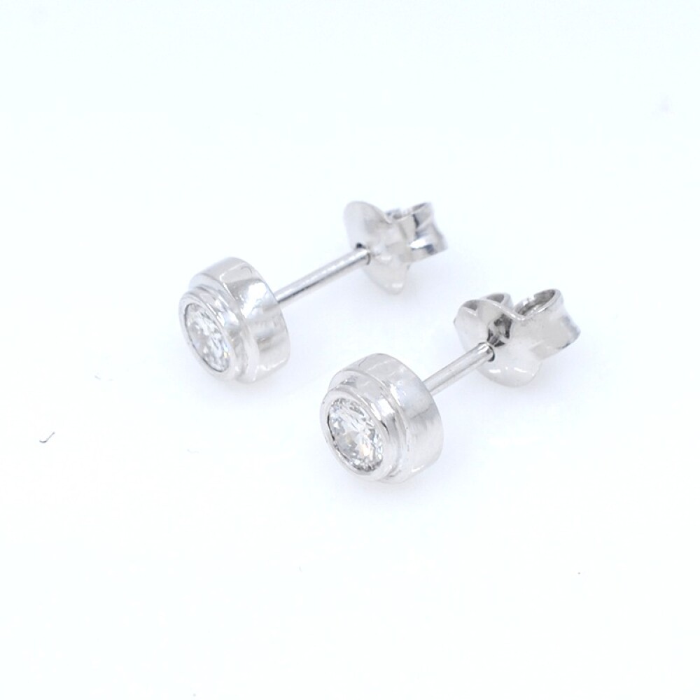 Caravanas en oro blanco 18k y brillantes Caravanas en oro blanco 18k y brillantes
