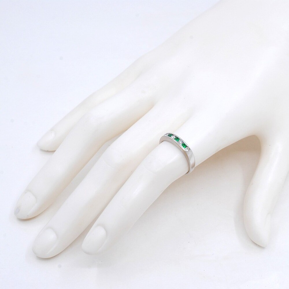 Anillo En Oro 18K Blanco, Brillantes Y Esmeraldas Anillo En Oro 18K Blanco, Brillantes Y Esmeraldas