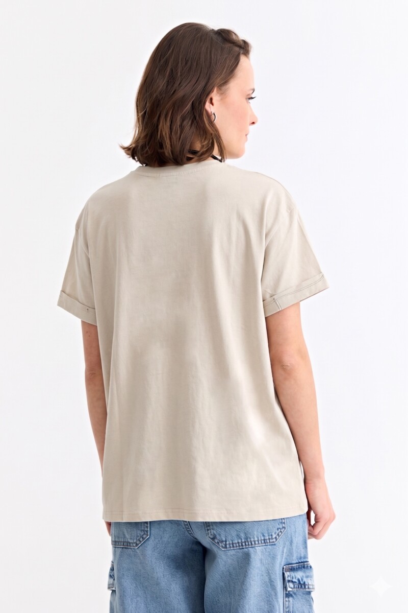Remera m/c estampada colección Editorial CRUDO