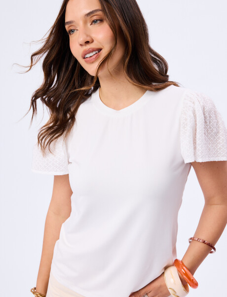 T-shirt mangas bordadas T-shirt mangas bordadas