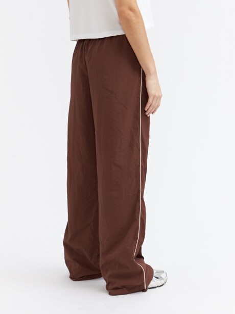 PANTALÓN JUNO MARRON