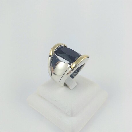 Anillo de plata 925 con detalles de double en oro 18 Ktes y circonia color. Anillo de plata 925 con detalles de double en oro 18 Ktes y circonia color.
