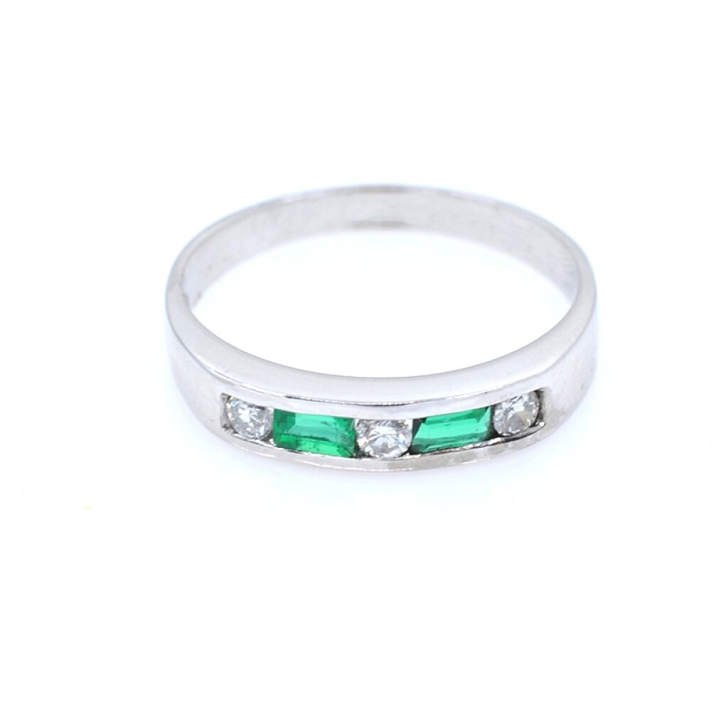 Anillo en oro 18k blanco con brillantes y esmeraldas Anillo en oro 18k blanco con brillantes y esmeraldas