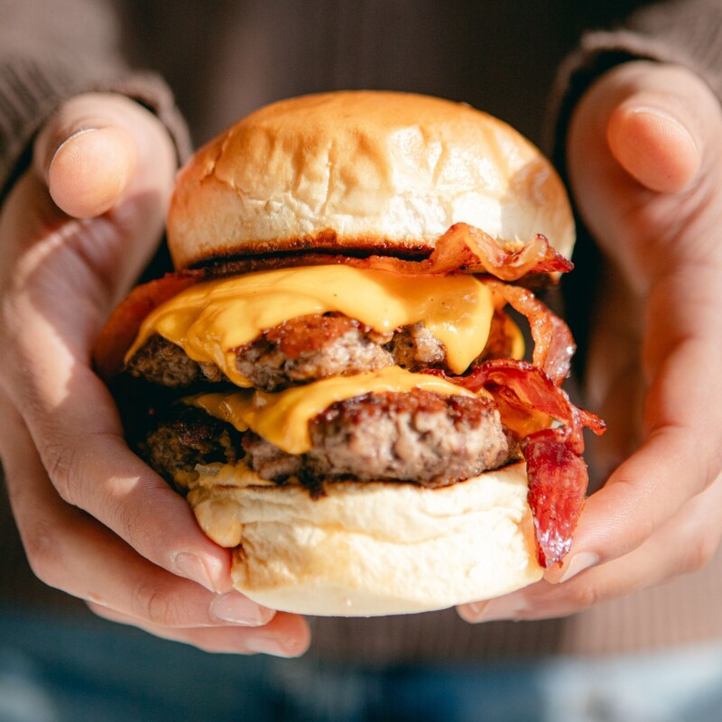 DOUBLE BACON CHEESEBURGER Común