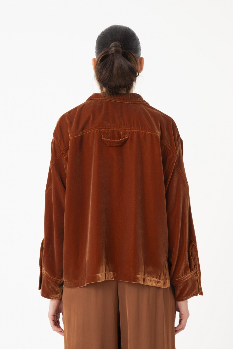 CAMISA CON BOLSILLOS DELANTERO Marron