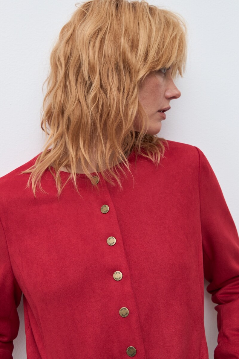 Chaqueta simil gamuza botones metálicos rojo