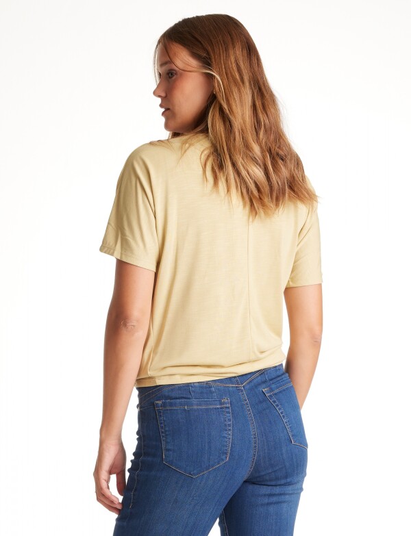 Remera Modal Cuello MOSTAZA