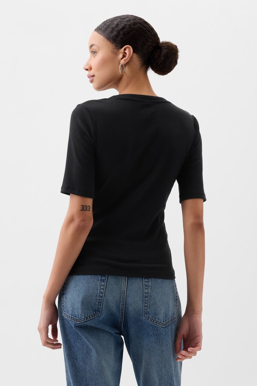 Remera Manga Corta Con Botones Mujer True Black