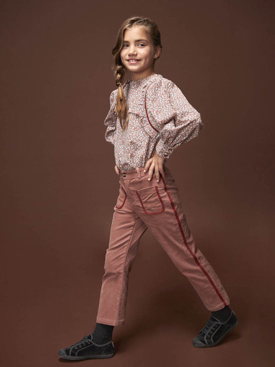 Pantalon Rosa Con Contraste Rosa Maquillaje