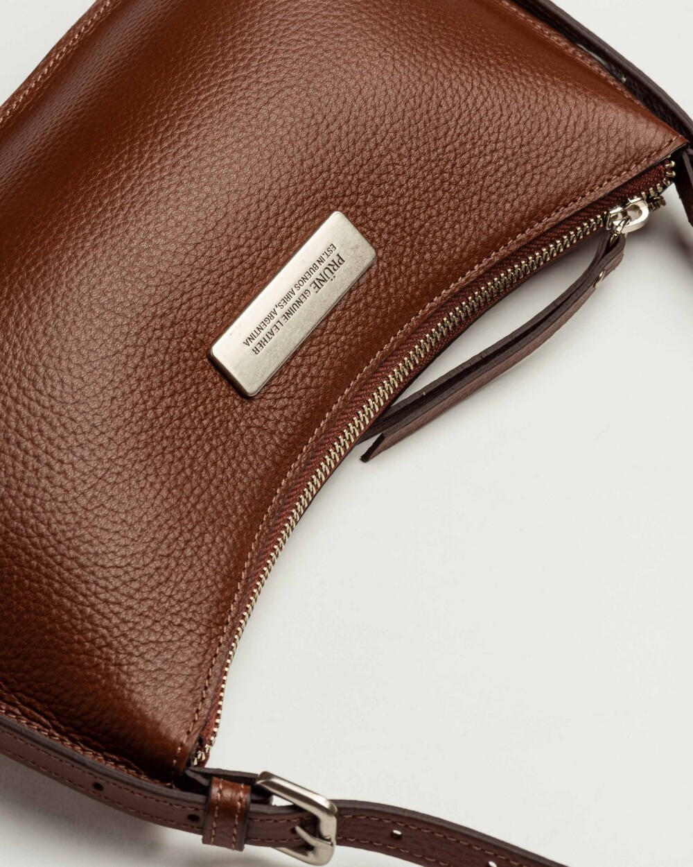 Cartera al hombro Mia en cuero graneado Tabaco