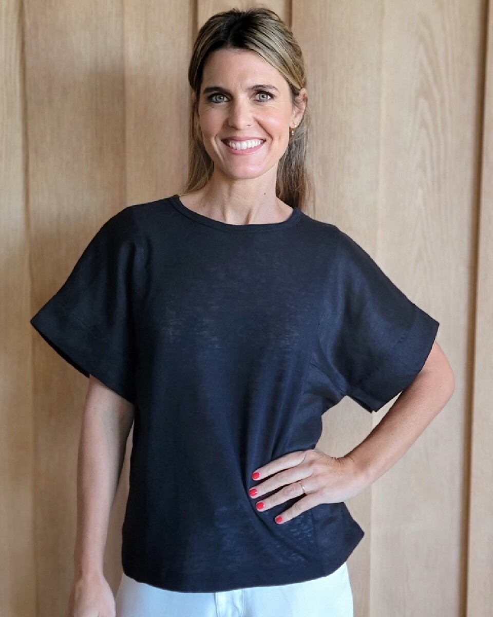 Remera Clavel - Negro 