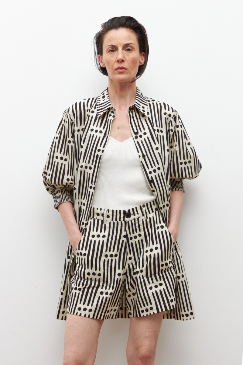 Short con estampa geométrica negro