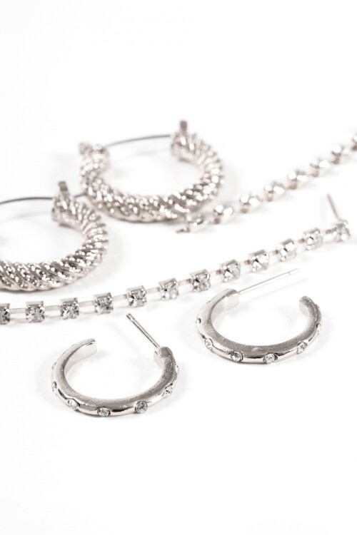 Set de aros detalle strass plateado