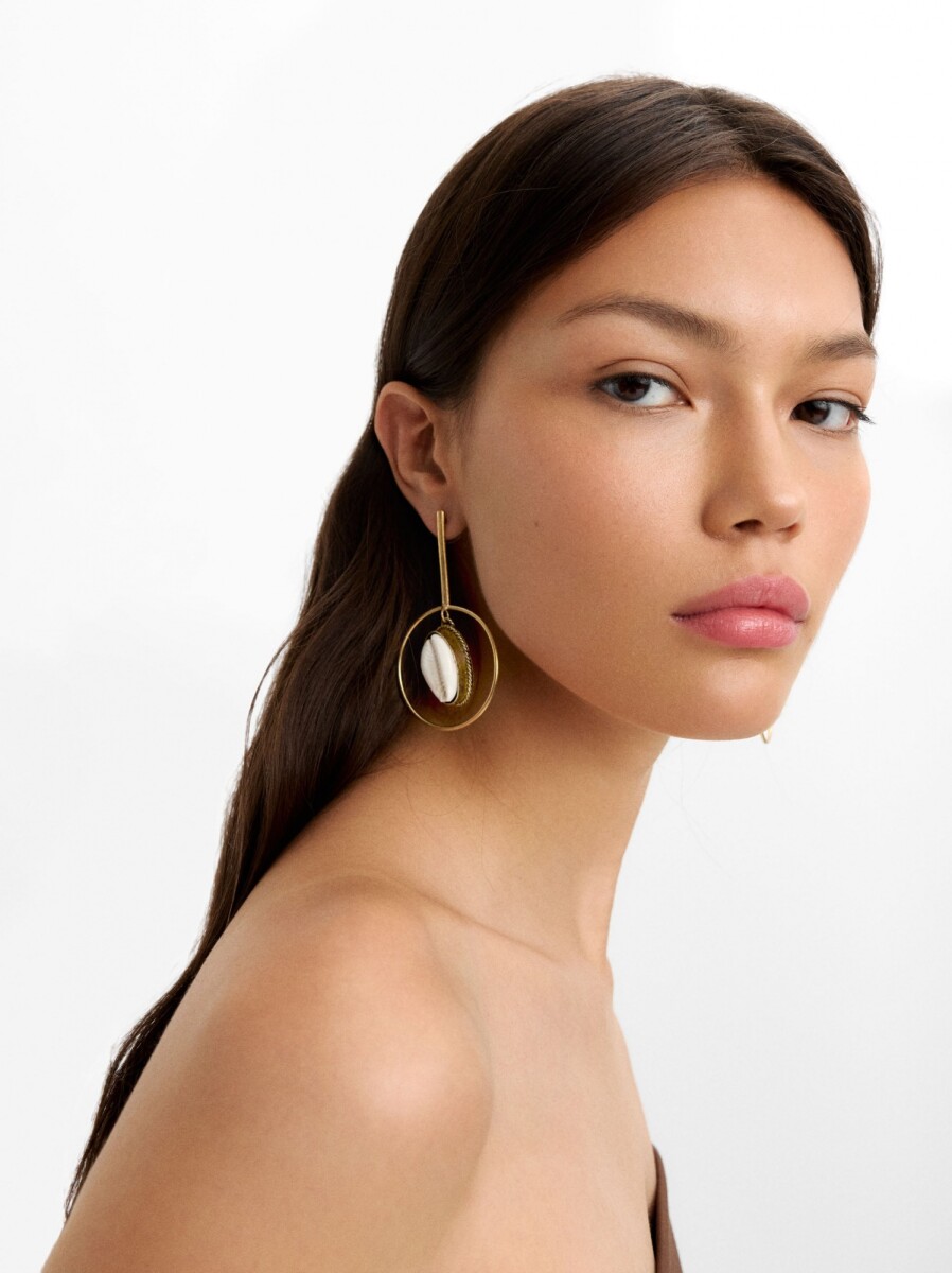 Pendientes Barra Con Aro Y Concha - blanco 