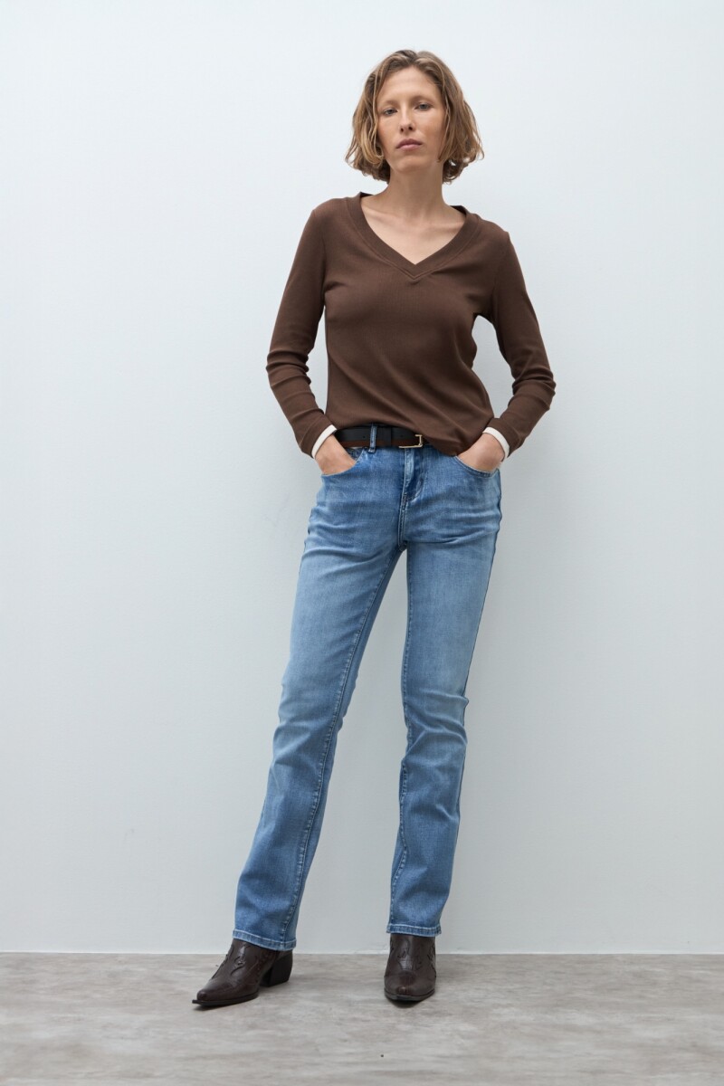 Jean recto Lily jean medio