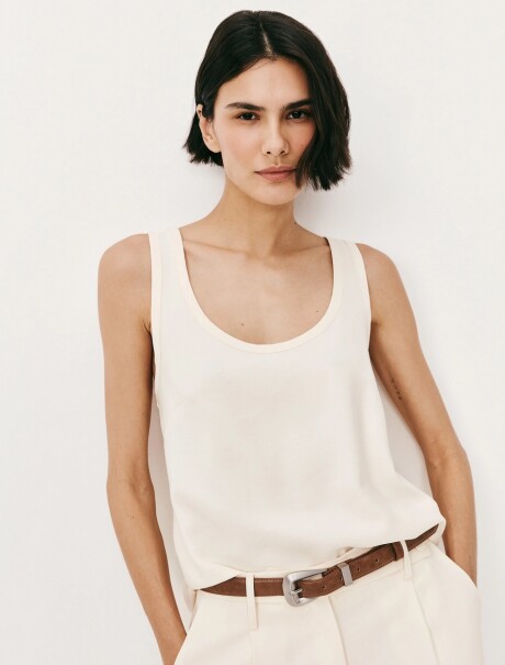 BLUSA CON CUELLO EN U BLANCO