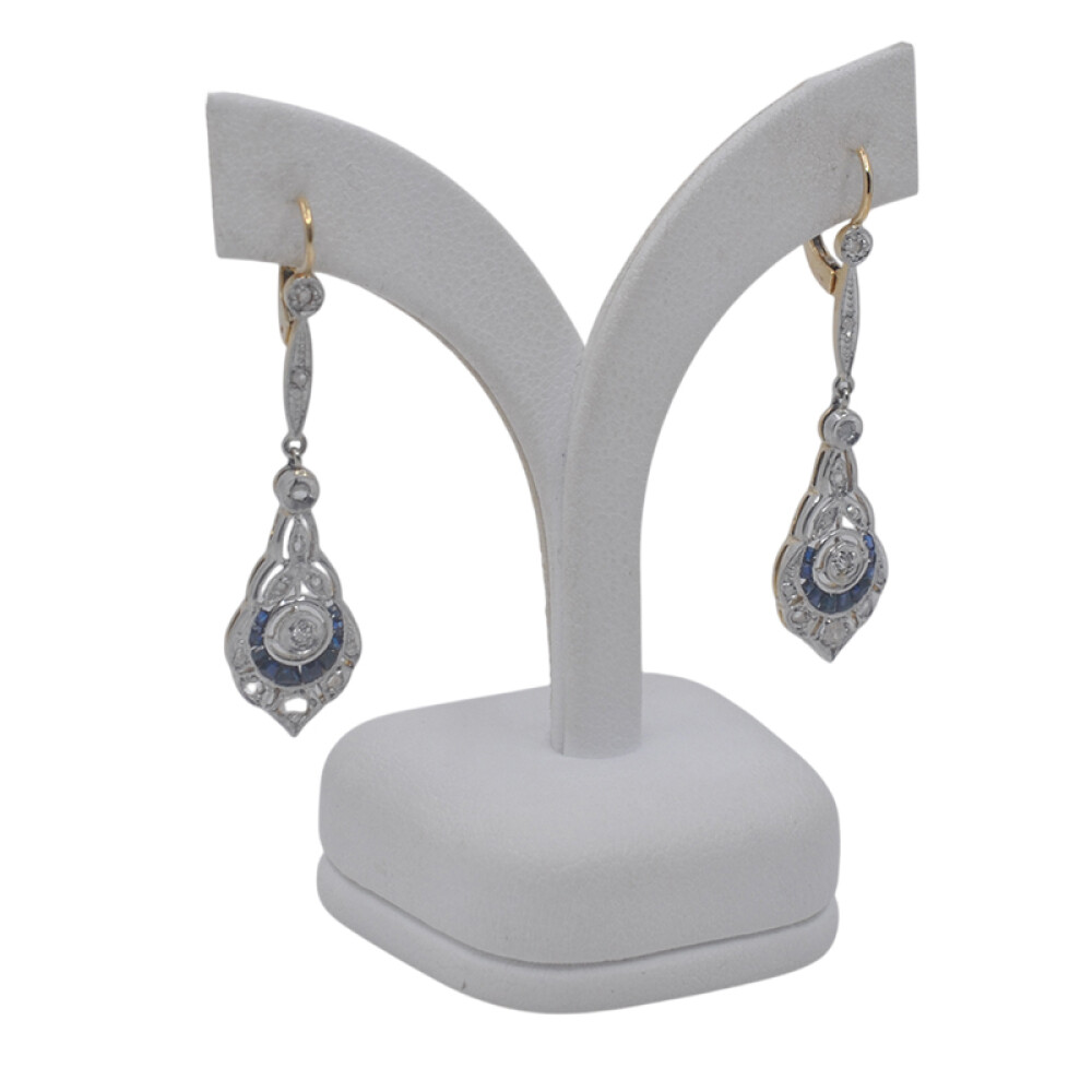 Caravanas oro 18k con brillantes, diamantes y zafiros sintéticos. Caravanas oro 18k con brillantes, diamantes y zafiros sintéticos.