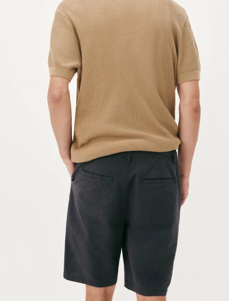 BERMUDA BÁSICA MODELO CHINO GIS OSCURO
