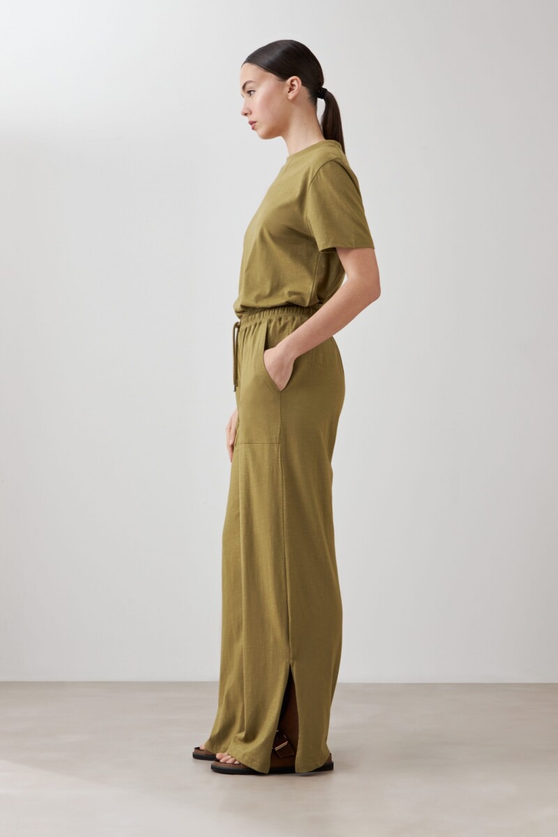 Pantalón con pretina elastizada verde oliva