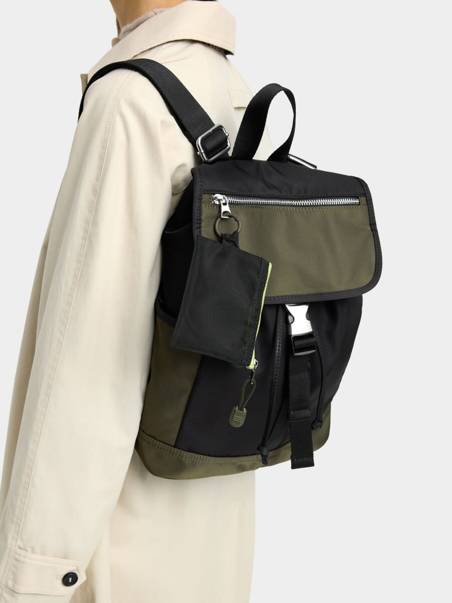 Mochila Color Block Con Nylon negro
