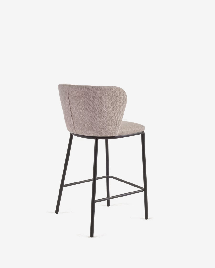 Taburete Ciselia de chenilla marrón claro y patas de acero con acabado negro altura 65 cm