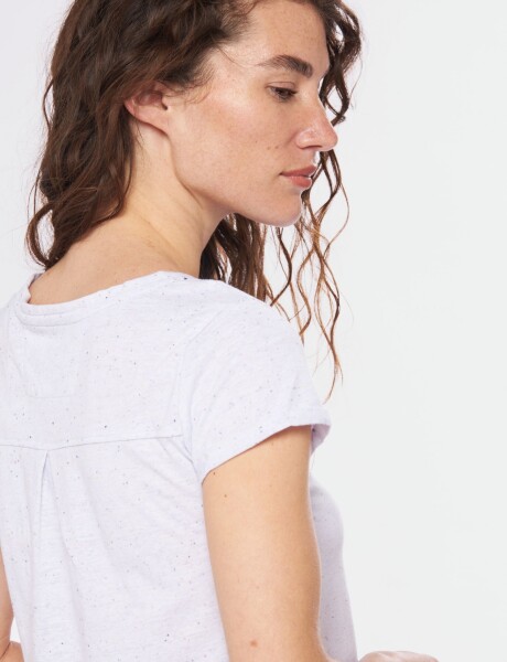 REMERA CON BOTONES Blanco