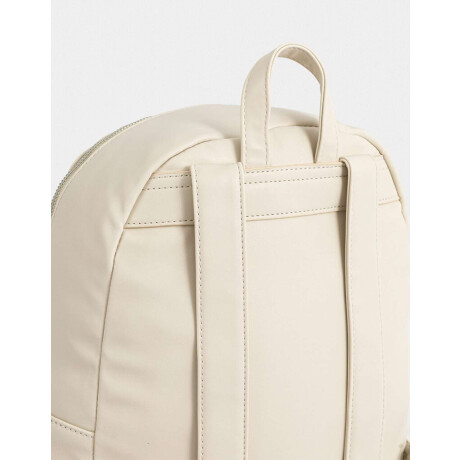 Mochila Con Charm Blanco Crudo