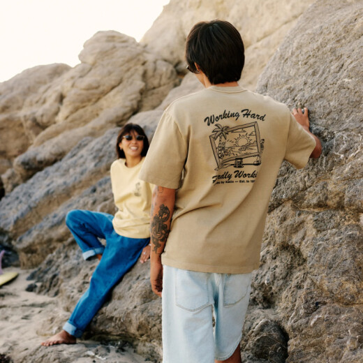 Remera Katin Trabajo Relaxed - Beige Remera Katin Trabajo Relaxed - Beige