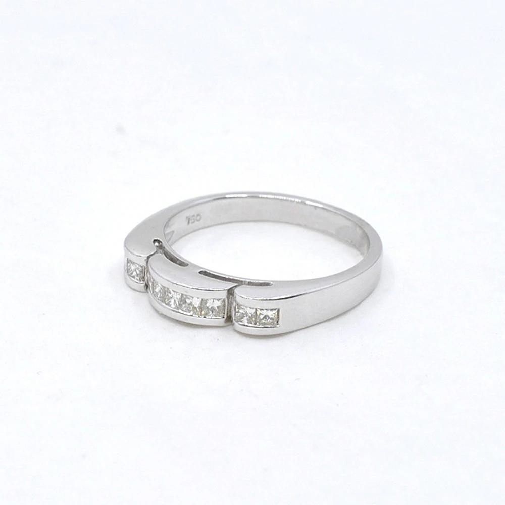 Anillo En Oro 18K Blanco Con Brillantes Anillo En Oro 18K Blanco Con Brillantes