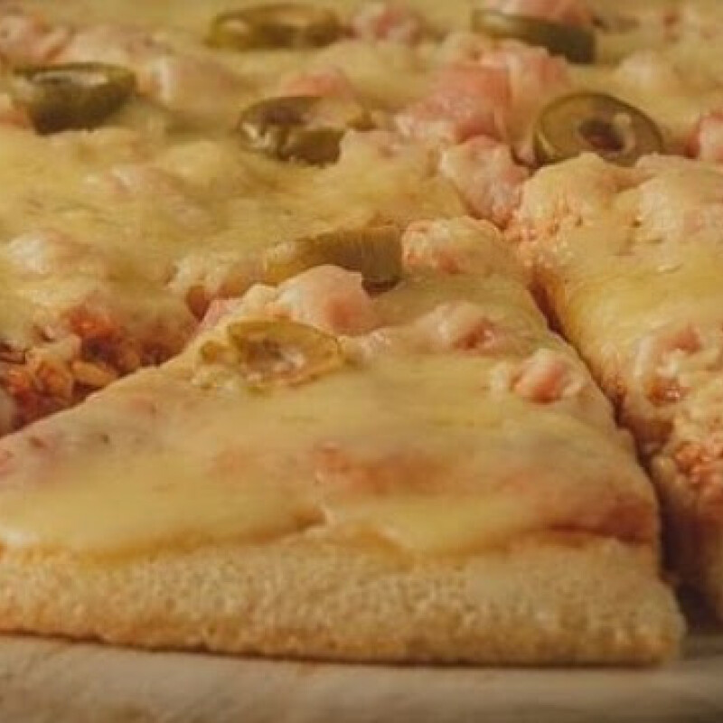 Pizza con muzza, jamón y aceitunas Hélix - 140 gr Pizza con muzza, jamón y aceitunas Hélix - 140 gr