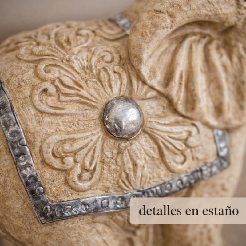 Elefante Labrado en Yeso y Marmolina con Detalles en Estaño Elefante Labrado en Yeso y Marmolina con Detalles en Estaño