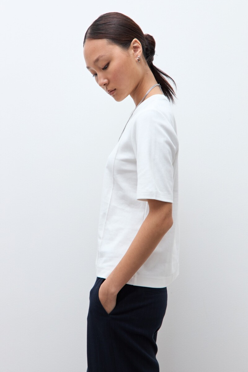 Remera cortes verticales blanco